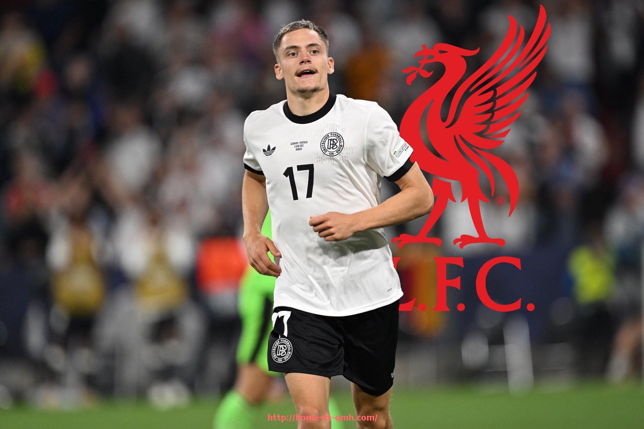 球盟会官网-英超球衣臂章每年变化及历史